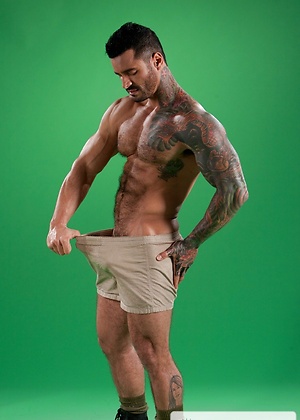 Alexsander Freitas Locked and Loaded