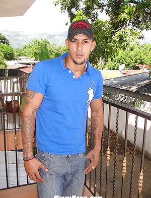 Hot latin stud Roberto